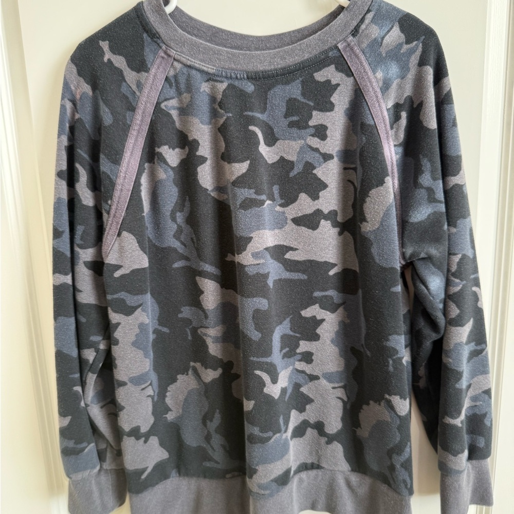 Prana Women’s Grey Camouflage Crew Neck Sweatshirt